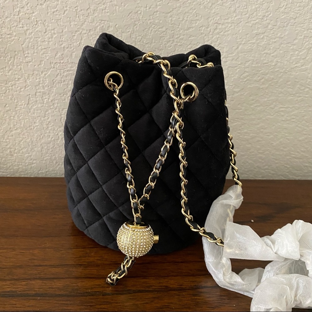 Black Quilted Velour Bling Ball Drawstring Mini Bucket Chain Crossbody Bag | B7